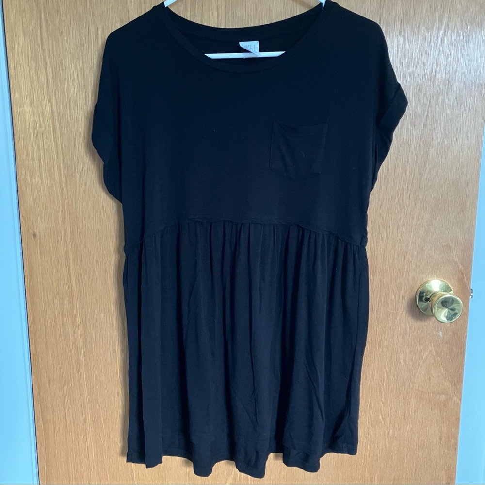 Maternity pocket tee